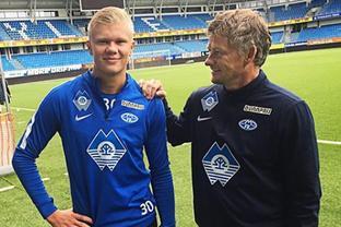 兰杜奇：上半场我们没拉开阵型宽度，踢得有点像一群小鸡（兰杜奇：上半场阵型宽度没撑开，踢得有些像一窝小鸡）