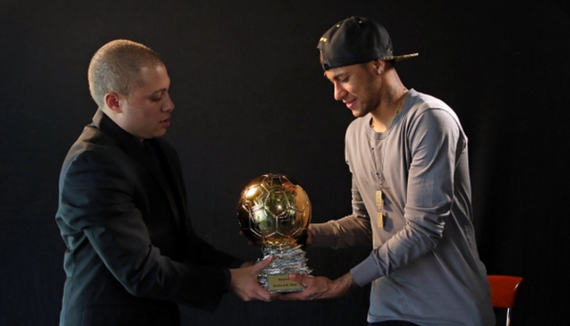 皇马青训小将获征召！18岁天才后卫冲击一线队，卡马温加伤愈归队（皇马召入青训新星：18岁后防才俊力拼一线队，卡马温加伤愈回归）