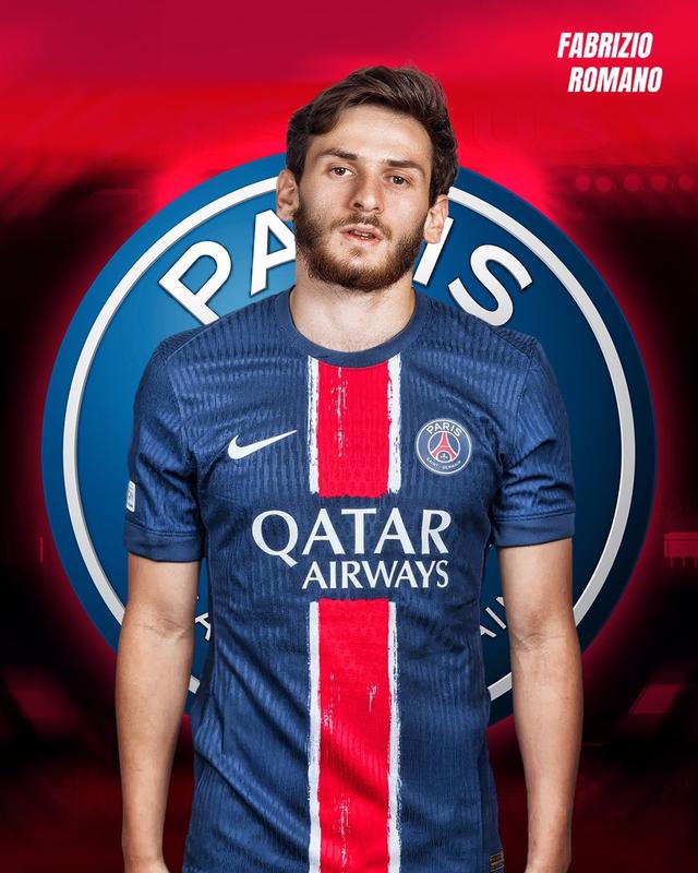 泰州举办“苏超泰州英雄大会”，市民夹道欢迎泰州队将士凯旋（泰州举办苏超英雄盛会 市民夹道热迎泰州队凯旋）